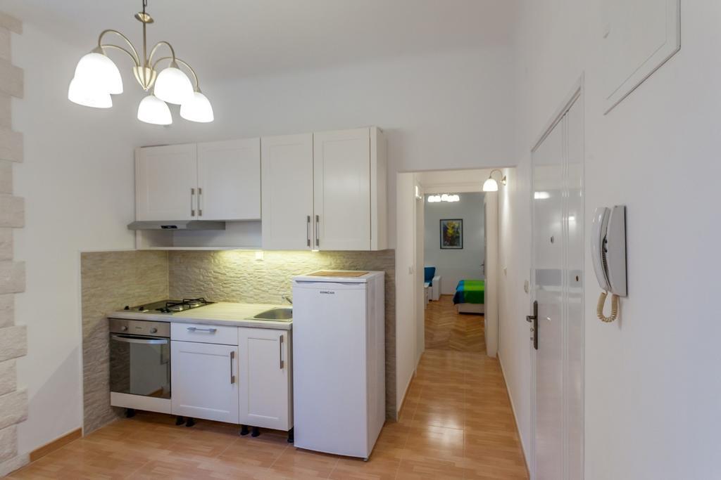 Chic Apartment In Center 스플리트 객실 사진